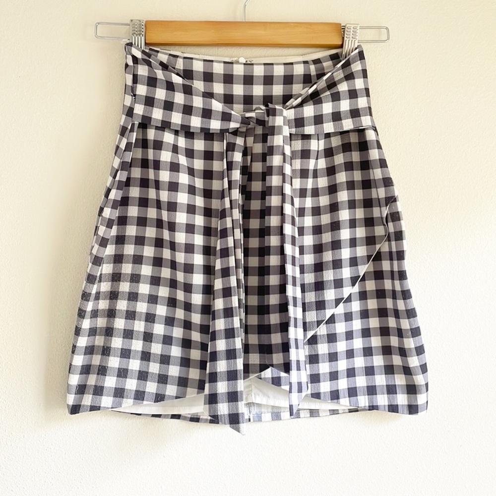 Plaid mini skirt black and white